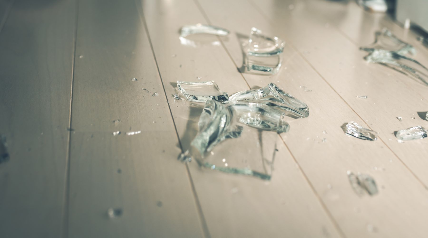 強化ガラスも割れることがある 原因や応急処置の方法を徹底解説 ガラスお助け本舗
