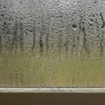 結露するガラス