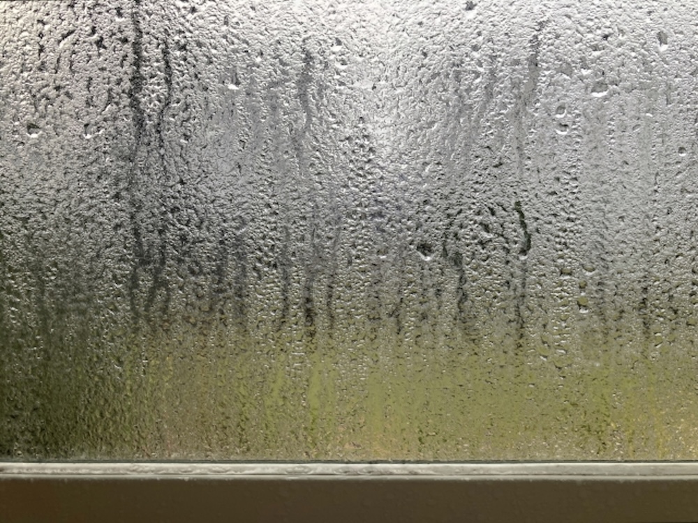結露するガラス