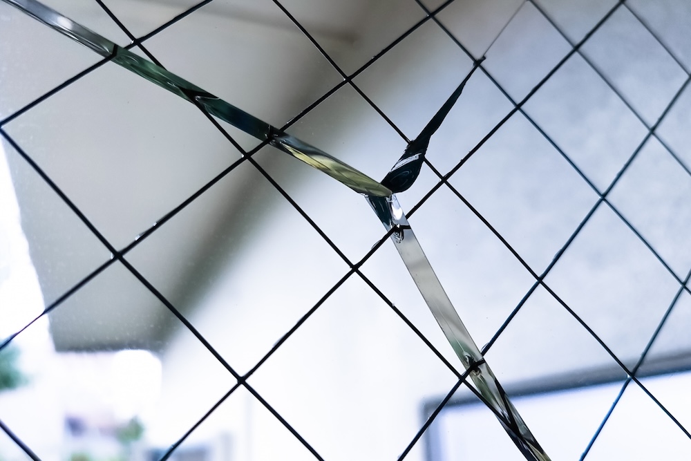 ひびの入ったガラス