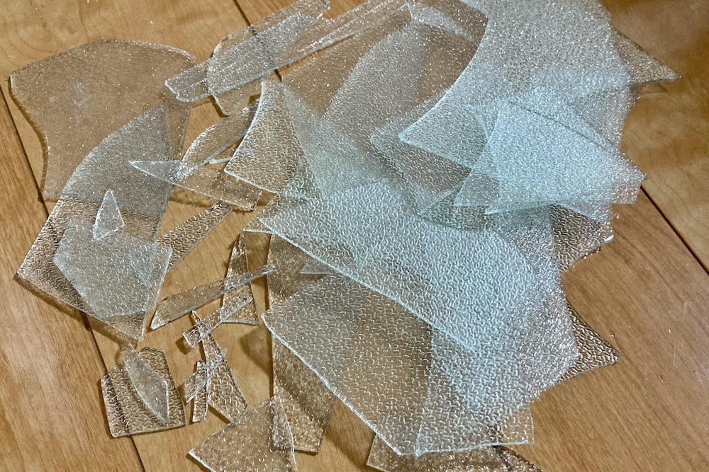 割れたガラス